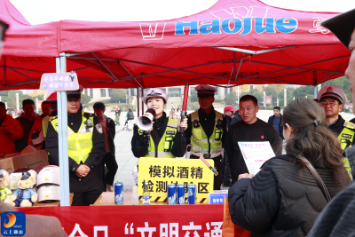 122全国交通安全日｜广场变身“安全课堂”！通山公安沉浸式解锁出行“保命技”