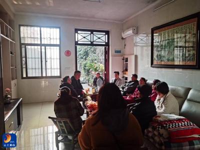 【学习贯彻党的二十届四中全会精神】通羊镇凤池社区以“小区连心会”让党的创新理论落地生根