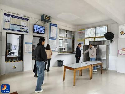 一餐一饭看食堂  家校搭建共育桥梁 ——厦铺镇花纹完全小学举行家长开放日活动