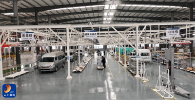 V视丨安利华新能源重卡完成“本地产、本地用”闭环首秀