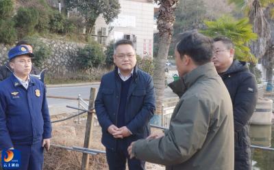 V视丨县领导督导背街小巷整治工作