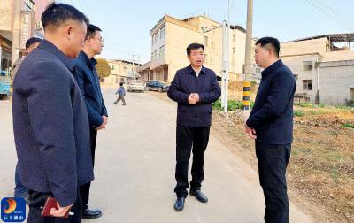 V视丨吴涛深入闯王镇督导重点工作 精准施策筑牢乡村振兴根基