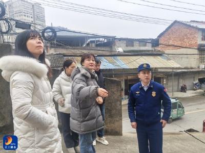 通山县消防救援大队：联合社区开展山地背街小巷消防安全巡查 