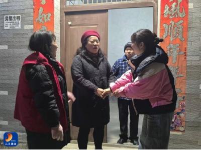 通羊镇：寒潮来袭暖“心”行 “敲门行动”守护群众平安过冬