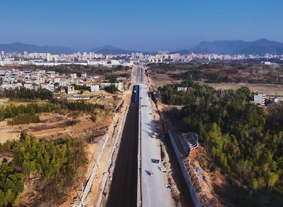 【短视频】开局即冲刺！通山大道加速绘就发展新图景