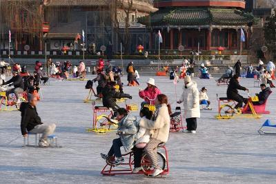 这种冰面千万别踩！一旦落水这样自救→