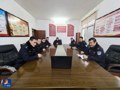 通山公安组织集中观看反腐专题片《一步不停歇 半步不退让》