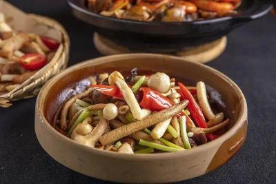 “春节剩宴”到底能不能吃？剩饭菜处理“口诀”来了→