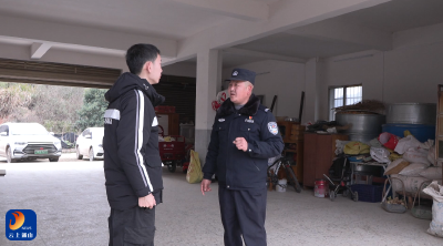 V视丨警徽映寒塘！通山驻村辅警蔡新春冒险救起落水八旬翁