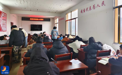 闯王镇界牌村“爱心托管班”开班 返乡大学生助力孩子过暖冬