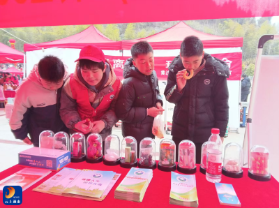 黄沙铺镇：年欢盛会聚乡情 禁毒宣传护平安