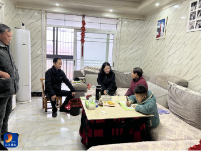 巾帼暖人心 关爱显真情  县妇联走访慰问困境妇女儿童