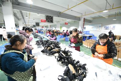 新春走基层㊸丨生产线上的别样年味