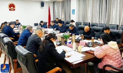 王功辉主持召开县政府党组理论中心组学习暨县政府党组会议、常务会议、周工作例会