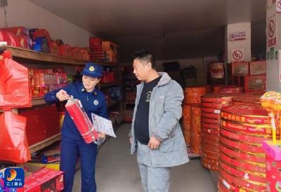 春节我在岗丨通山县消防救援局：护航烟花爆竹销售场所消防安全