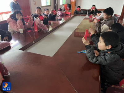 慈口乡：剪纸话新春 书香护童心