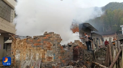 万家团圆时，通山公安辅警义无反顾冲向火场