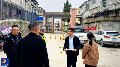 闯王镇开展春季学校周边环境联合检查