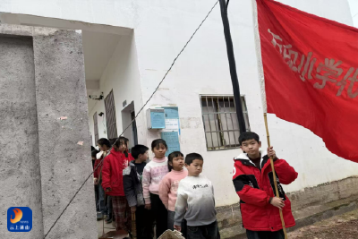 【清洁家园在行动】慈口乡石印小学：三月春风学雷锋 劳动实践美乡村