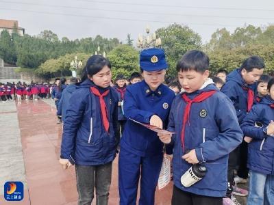 通山县消防救援局：清明节前开展祭扫场所消防安全指导及宣传活动 