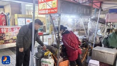 县住建局：开展燃气检查 守护餐饮安全