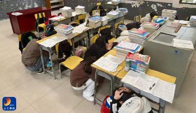 以练筑防 安全护航 ——黄沙铺镇万家学校开展防震应急疏散演练 