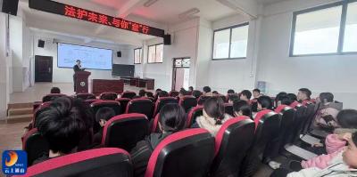 黄沙铺镇小学开展“法护未来，与你同行”主题活动