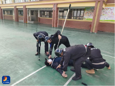 县迎宾路小学开展校园反恐防暴演练活动