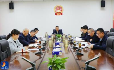 县政府党组树立和践行正确政绩观学习教育读书班举行集体研讨