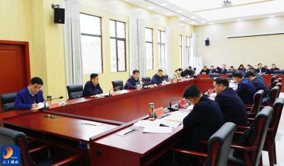 县委常委会树立和践行正确政绩观学习教育读书班举行集体研讨