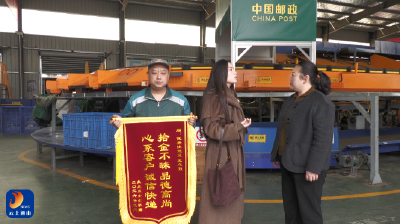 20多张卡证雨中丢失，邮政快递员暖心送还