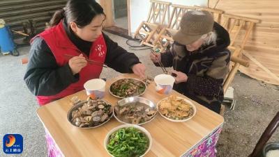 爱心餐暖桑榆 社区上门为残疾老人烹制“幸福味”