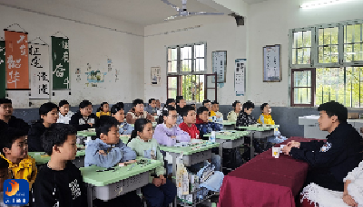 杨芳林乡：与法同行筑平安 法治护航向未来