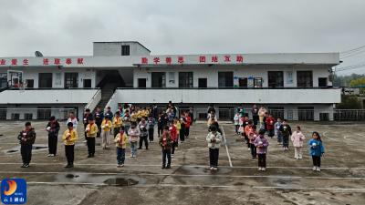 洪港镇车田小学：一朵白花，记住一位家乡英雄
