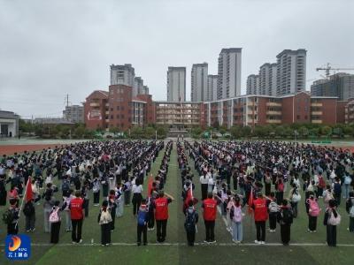 四公里徒步，一堂行走的思政课！迎宾路小学徒步研学活动超“燃”收官 