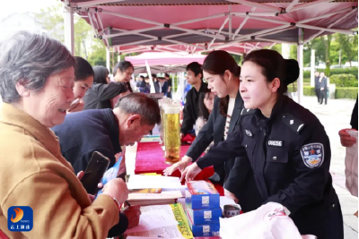 “答” 出安全感，“换” 来平安礼！通山公安走进广场开讲国家安全课！！