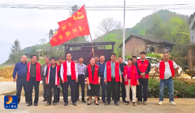 燕厦乡成龙村：党员攻坚除死角 党建引领美乡村