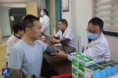 县实验高级中学中医义诊暨健康专题活动圆满举行