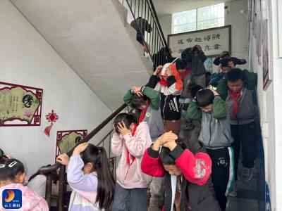 杨芳林乡：开展地震逃生疏散演练