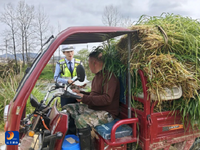 “警” 色护春忙 田间 “耕” 安心 —— 通山交警严查三轮车交通违法