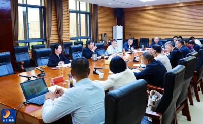 吴涛主持召开全县交通基础设施建设专题会议时强调：抢抓机遇攻坚克难 以交通先行支撑县域经济高质量发展