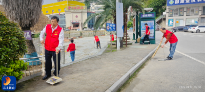 【清洁家园在行动】县城管局：开展志愿者洁城行动  为隆鼎丽都焕新颜