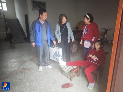 红色润童心 爱心助童行  —— 省直机关爱心妈妈结对关爱通山孟垅村留守儿童