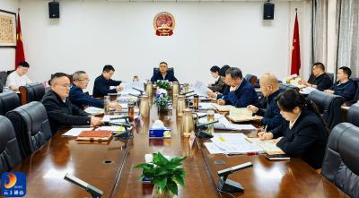 王功辉主持召开县政府党组理论学习中心组学习暨县政府党组会、县政府周工作例会