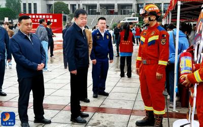 V视丨通山县举办2026年全民国家安全教育日主题市集活动 吴涛 王功辉到场观摩