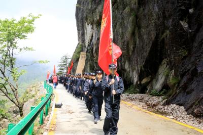 通山民警“五四”徒步拉练：用脚步丈量青春，以实绩回答时代