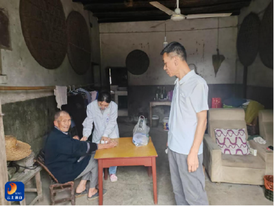 暖心送医零距离  守护银发安康——大畈镇长滩村上门开展慢性病专项服务