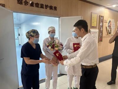 通山县中医医院党委开展护士节走访慰问活动