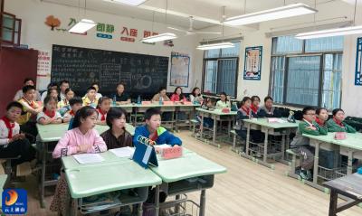 杨芳林乡：举办小学生守则与行为规范知识竞赛