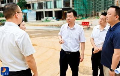 吴涛在调研督导城区基础设施提升工作时强调： 牢固树立和践行正确政绩观 用心用情用力办好民生实事